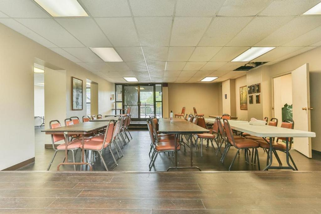 Family Bear Condos, Full King Suite, Kitchen, Pool Access Unit 103 Gatlinburg Exterior foto